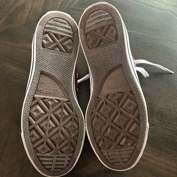 Maroon Converse Unisex Sneakers - Picture 4 of 9